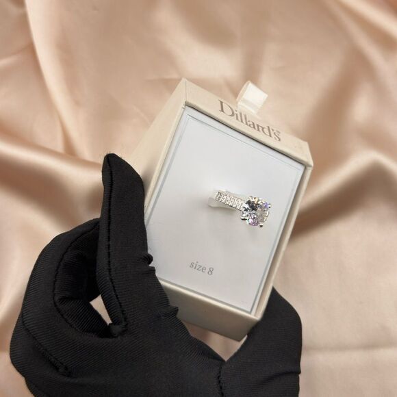 Dillard’s Halo Ring - Size 8 - Picture 6 of 7